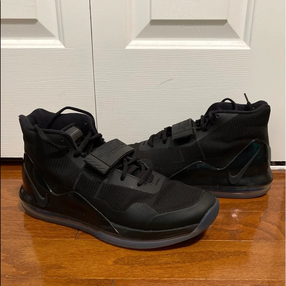 Nike Air Force Max AR0974